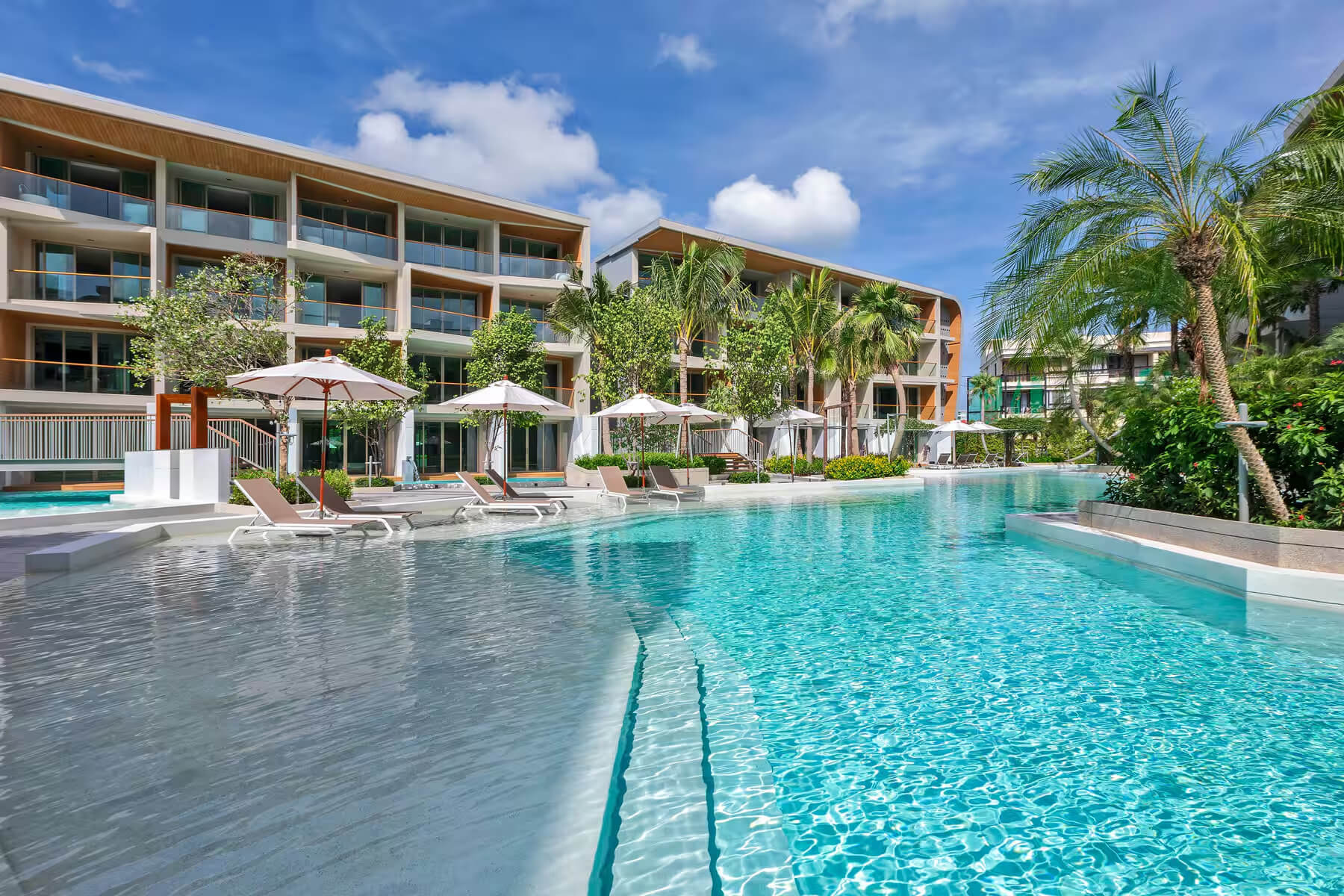 Wyndham Grand Nai Harn Beach Phuket游泳池